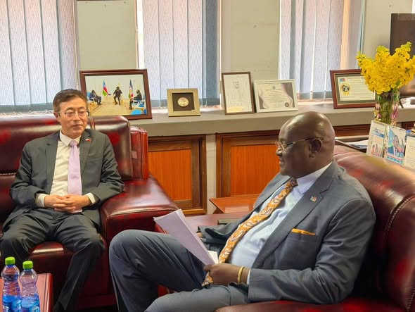 South Sudan Minister of Information and Communication Technology and Postal Services Ateny Wek Ateny with Chinese Ambassador Ma Qiang